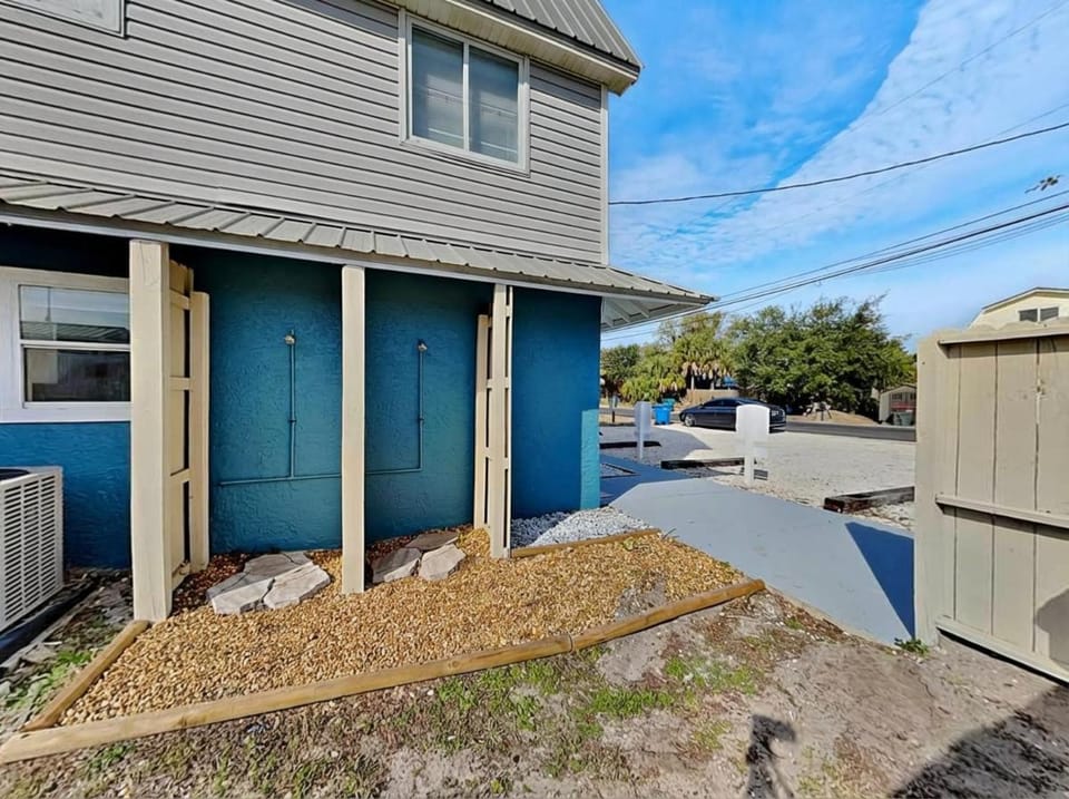Property building, Neighbourhood, Parking