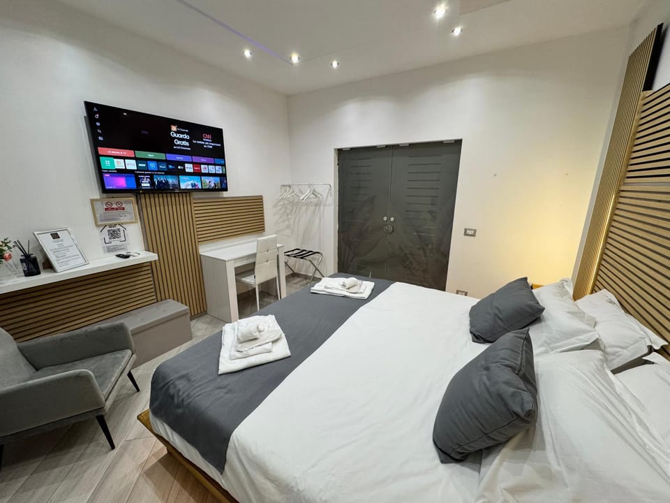 Bed, TV and multimedia, Photo of the whole room, Bedroom, Facility for disabled guests, towels, wardrobe, air conditioner, air conditioner