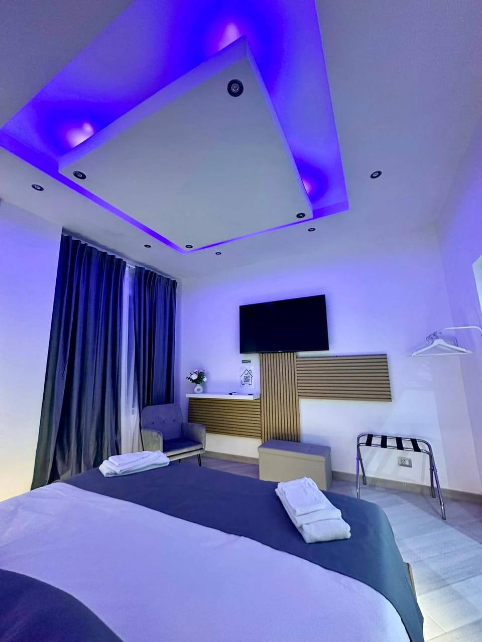 Communal lounge/ TV room, Bed, TV and multimedia, Photo of the whole room, Evening entertainment, Bedroom