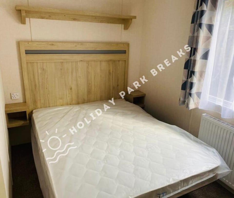 Ashby's a Spacious 2 bedroom on West Sands, Seal Bay House in Selsey