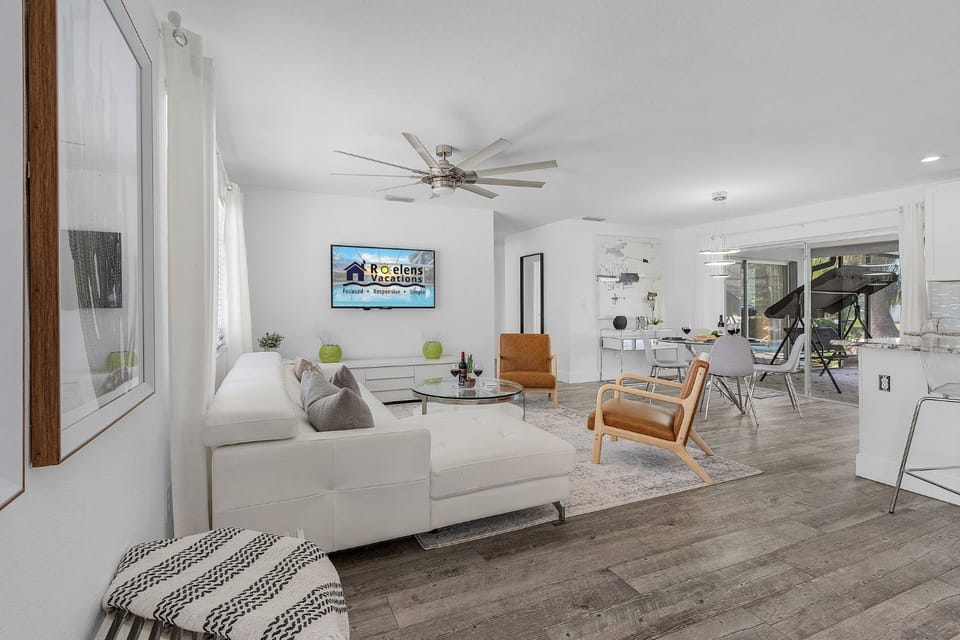 Gulf Access, Heated Pool, Dock, Lanai -Sunset Coast Bungalow - Roelens House in Cape Coral