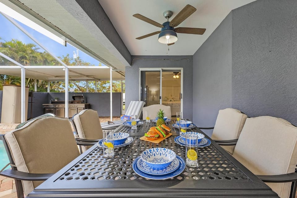 Heated Pool, Hot Tub, Grill, Lanai Dining & More - Villa Simply Blessed - Roelens House in Cape Coral