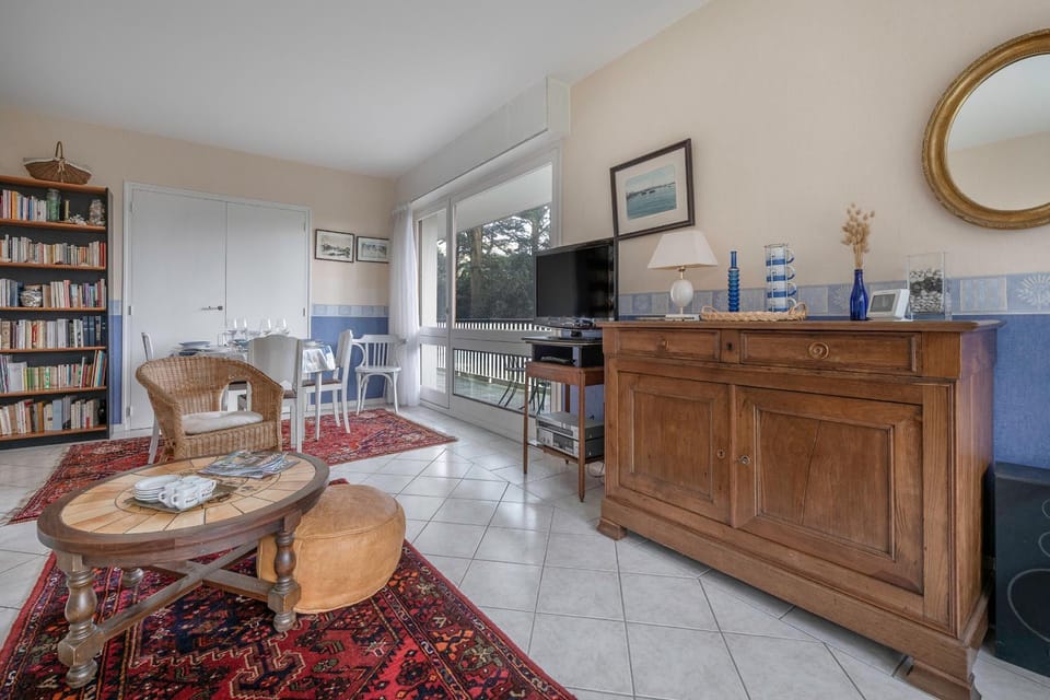 Communal lounge/ TV room, Living room