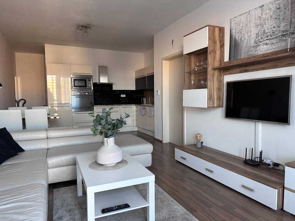 TV and multimedia, Kitchen or kitchenette, Living room, Dining area