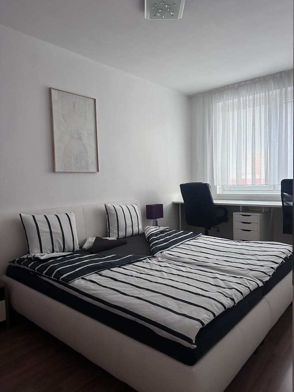 Photo of the whole room, Bedroom