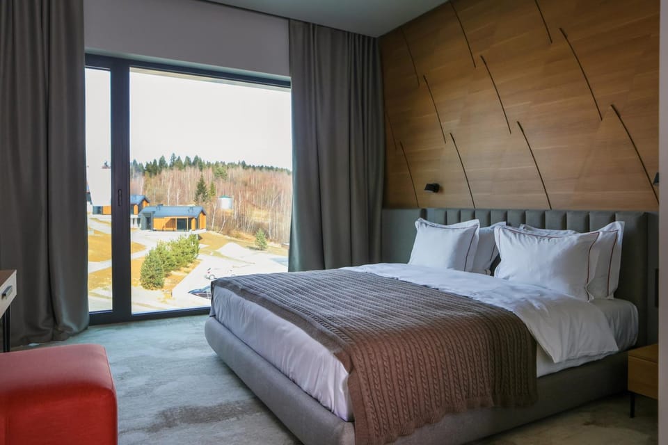 Property building, Bed, Bedroom