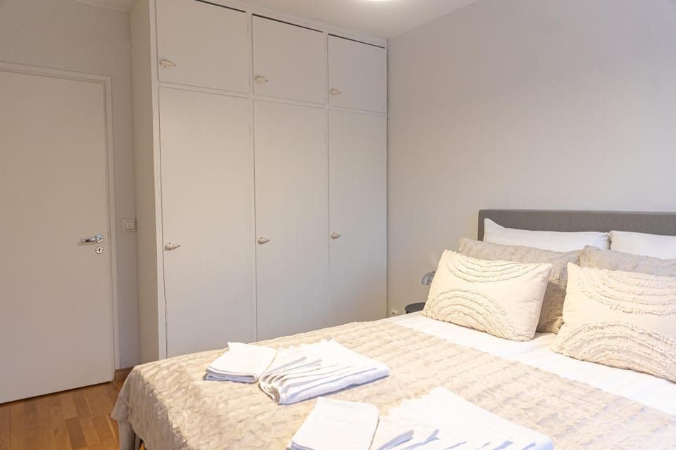 Bed, Photo of the whole room, Bedroom, towels, wardrobe