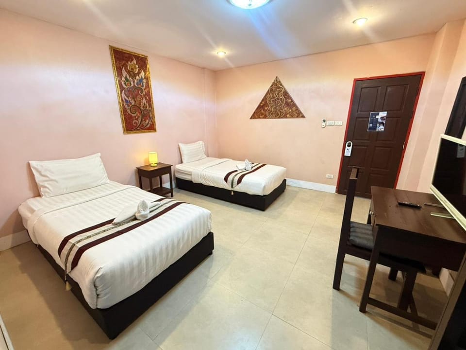 Photo of the whole room, Area and facilities