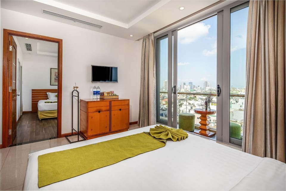 Bed, Photo of the whole room, Bedroom, City view