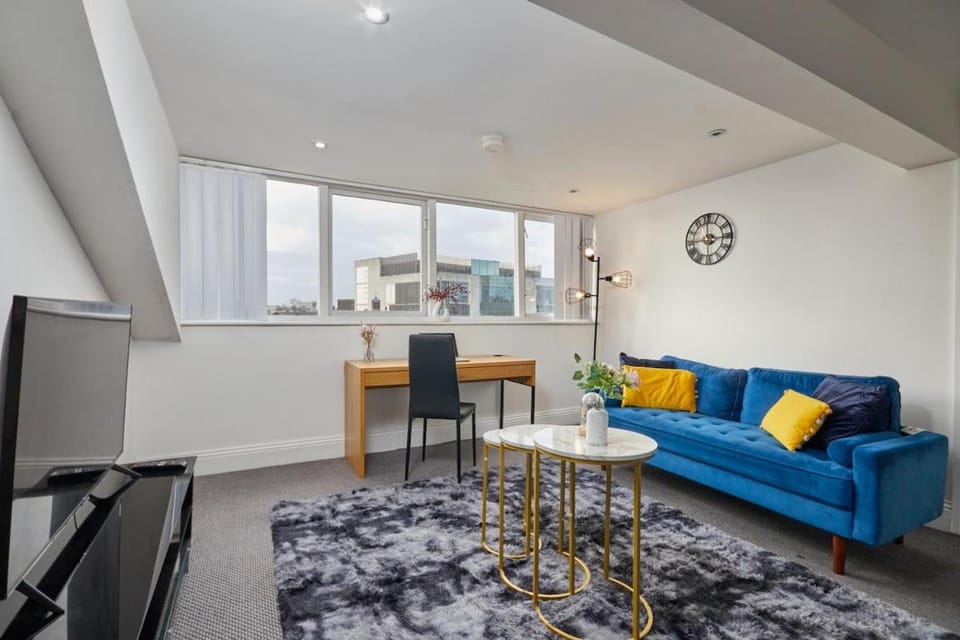 City Centre - Corporate & Family Stays - Parking, WiFi & Workspace Apartment in Leeds
