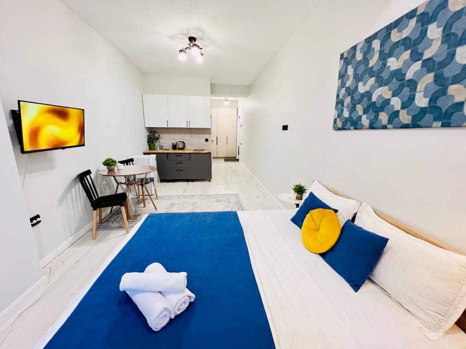 Bed, Bedroom, towels