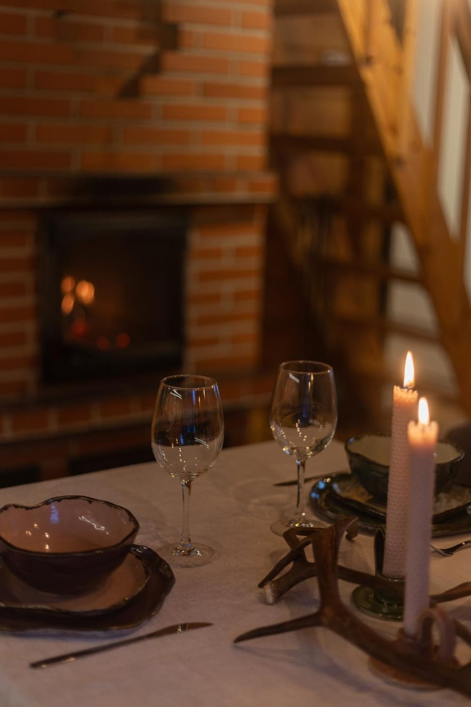 Dining area, fireplace