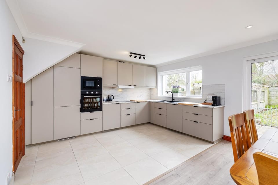 Kitchen or kitchenette, dishwasher, oven, stove