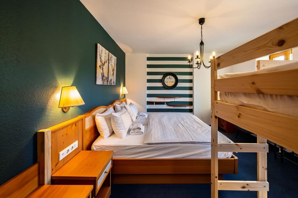 Bed, Bedroom, bunk bed