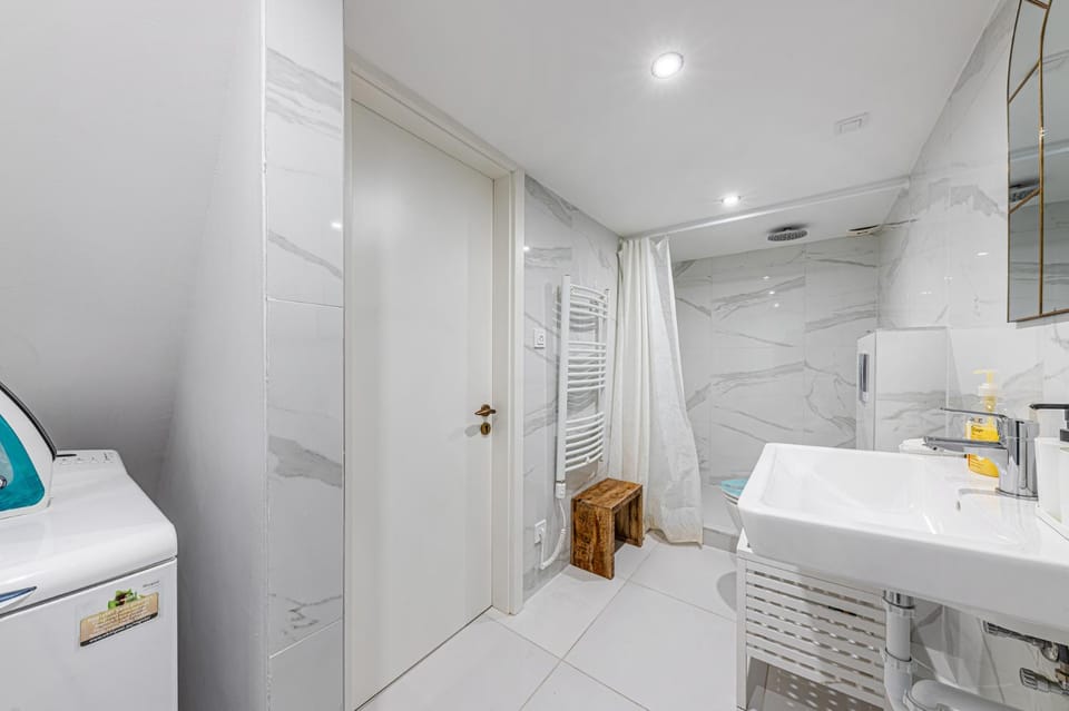 Toilet, Bathroom