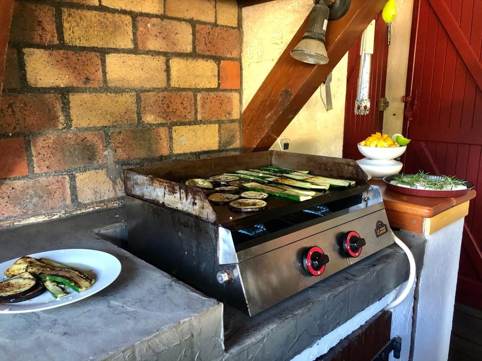 BBQ facilities, Food and drinks, Food