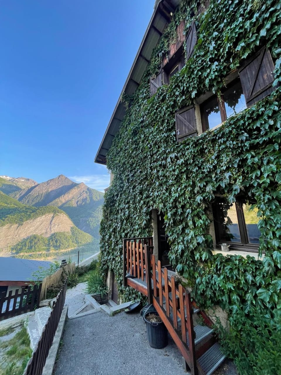 Property building, Day, Natural landscape, Lake view, Mountain view