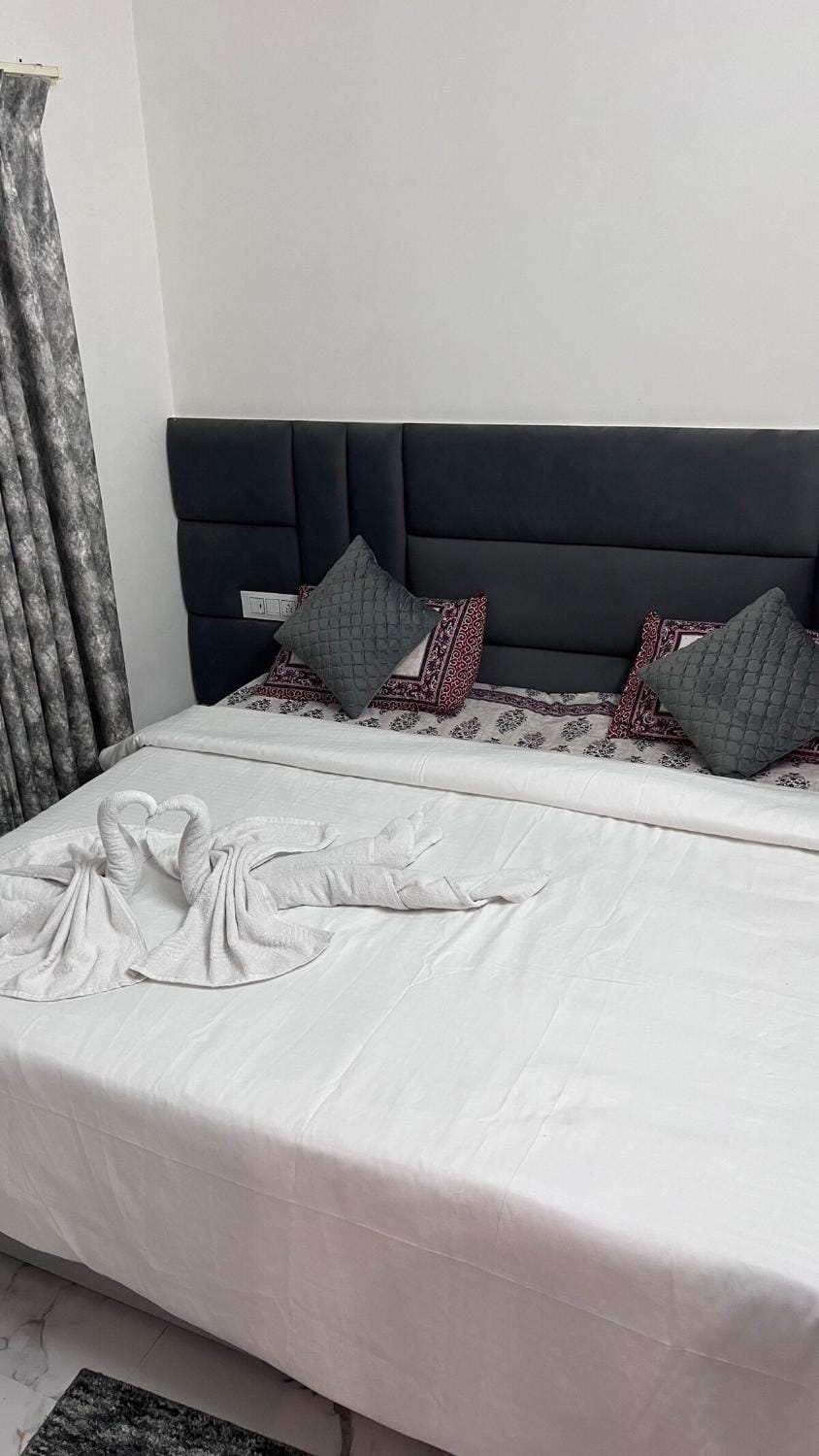 Millennium Suites - Comfy Rooms Apartment in India