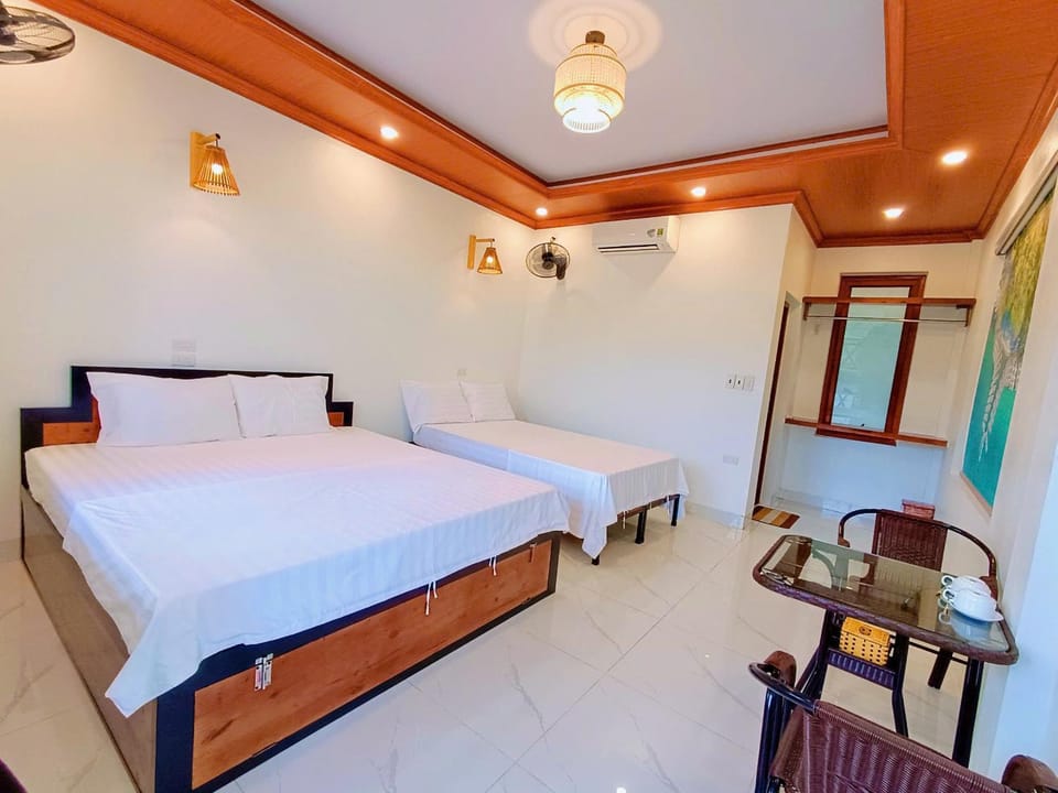 Bed, Living room, Photo of the whole room, Seating area, Bedroom, air conditioner