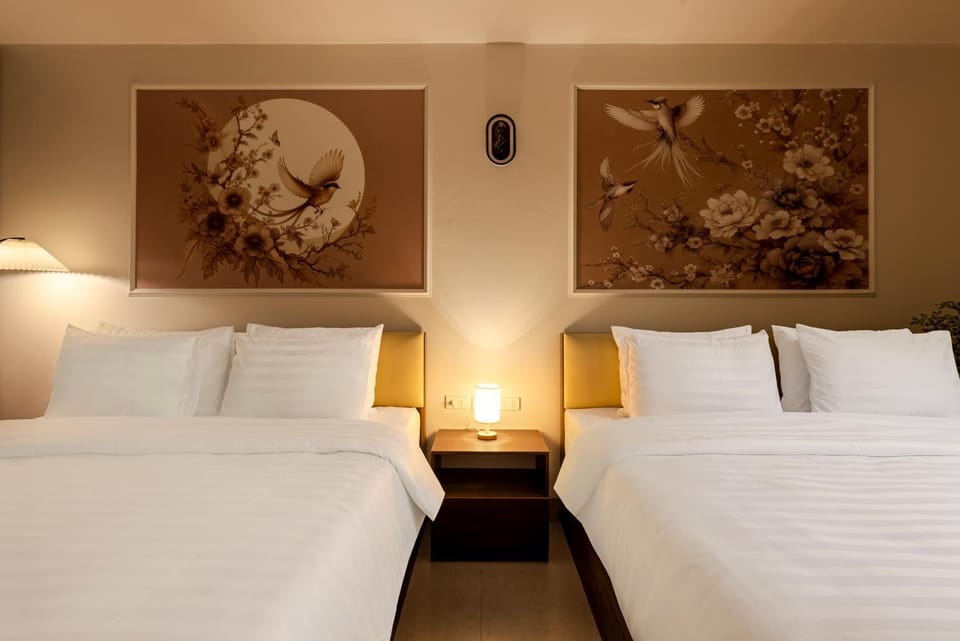 Bed, Photo of the whole room, Decorative detail, Bedroom