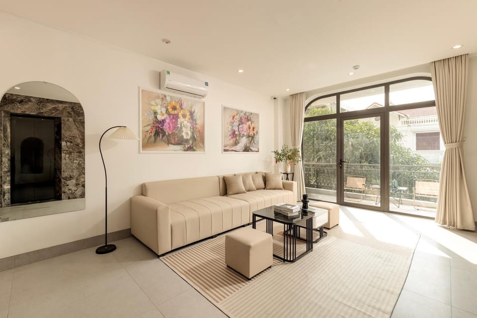 Patio, View (from property/room), Balcony/Terrace, Living room, Seating area, air conditioner