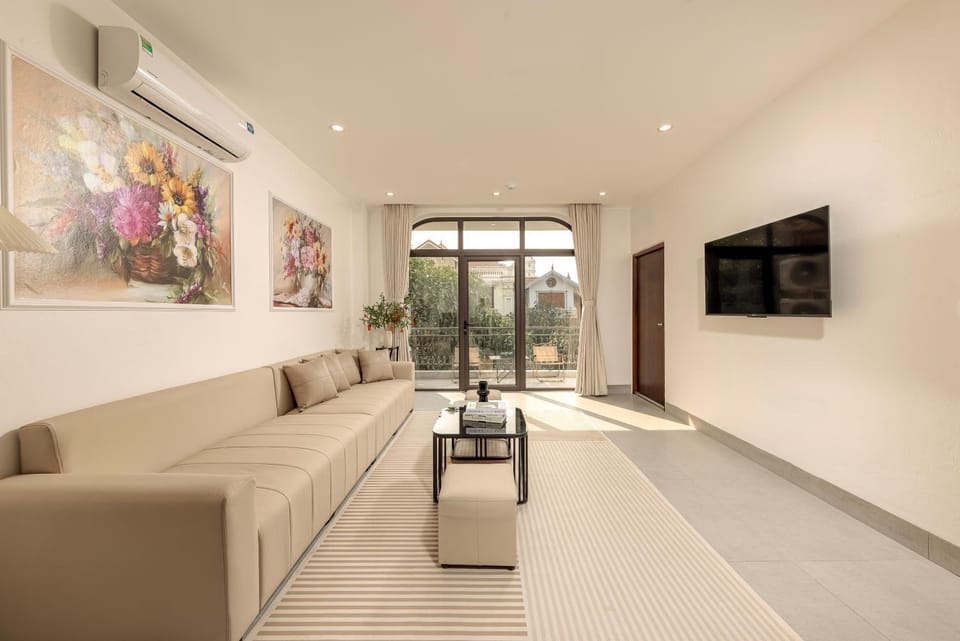 Communal lounge/ TV room, TV and multimedia, Living room, Seating area