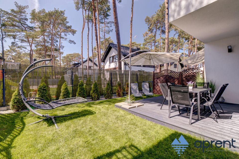 Patio, Day, Garden, Garden view, sunbed