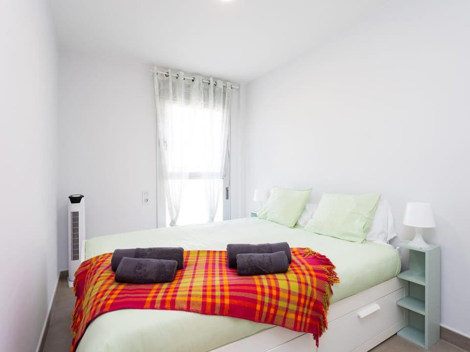 Bed, Bedroom, towels