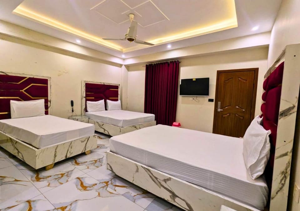 Bed, TV and multimedia, Bedroom