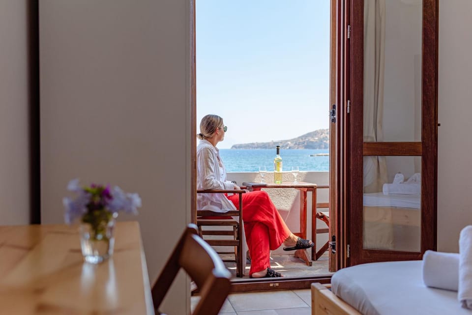 Day, People, Natural landscape, Balcony/Terrace, Seating area, Sea view