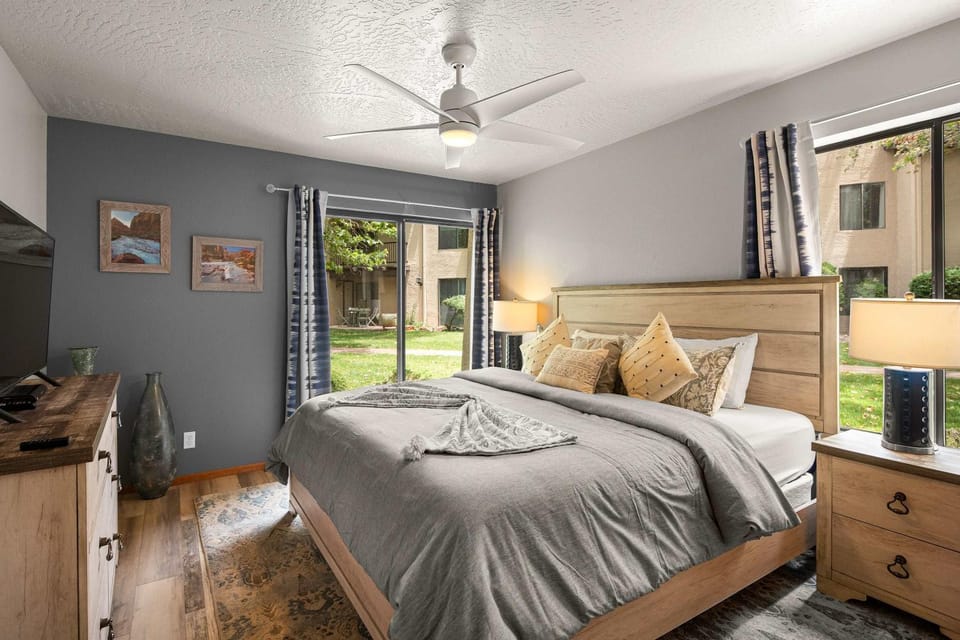 Charming Sedona Stay with Community Spa & Pool House in Village of Oak Creek