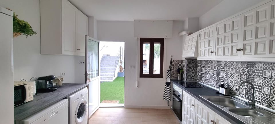 Kitchen or kitchenette, dishwasher, stove, toaster