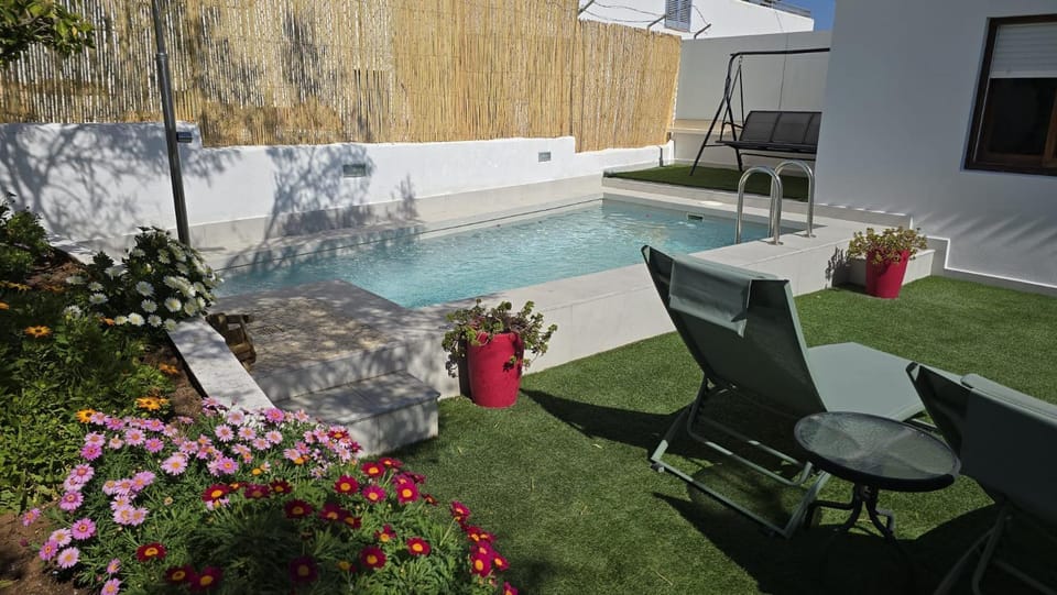 Garden, Swimming pool, sunbed