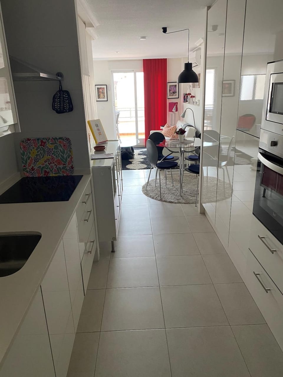 Kitchen or kitchenette, Living room, Seating area, Dining area, oven