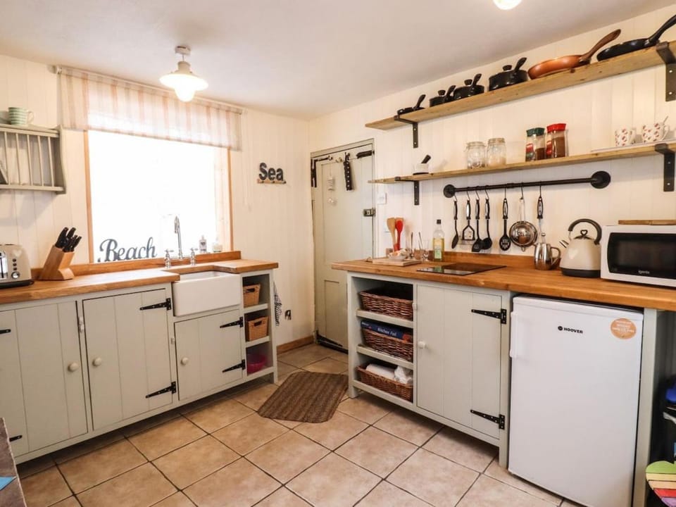 Driftwood Cottage House in Tendring District