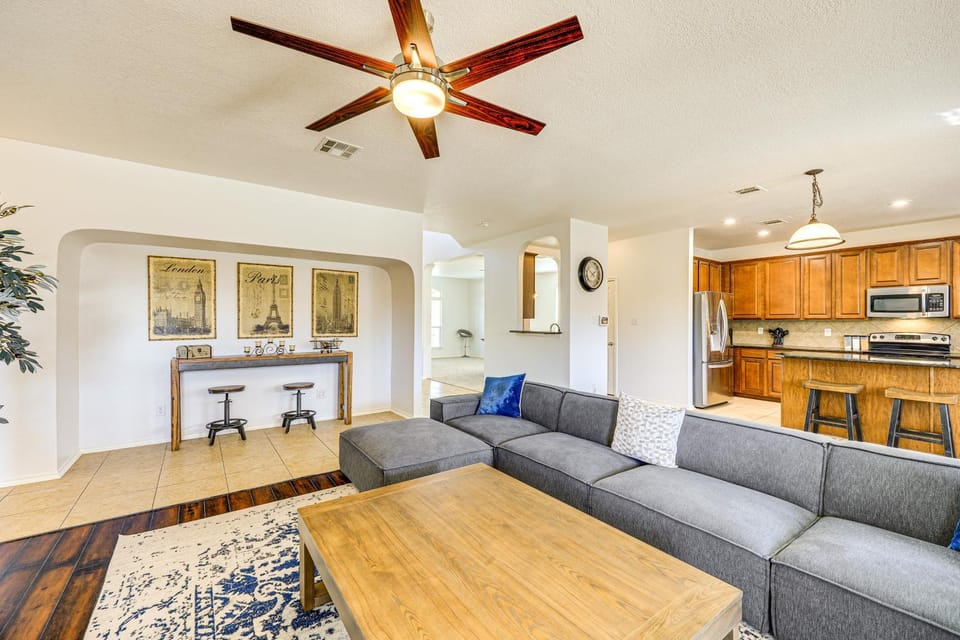 5 Mi to Randolph AFB: Spacious Cibolo Haven! House in Schertz