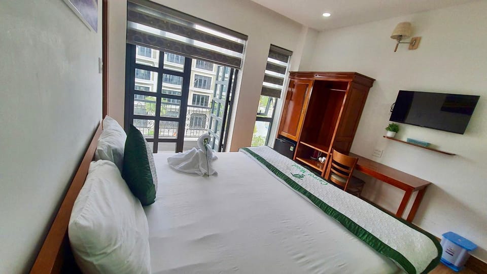 Communal lounge/ TV room, Bed, Photo of the whole room, Bedroom