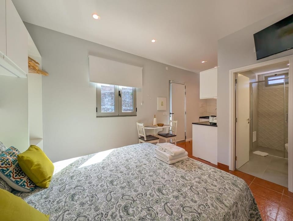 Kitchen or kitchenette, Bedroom