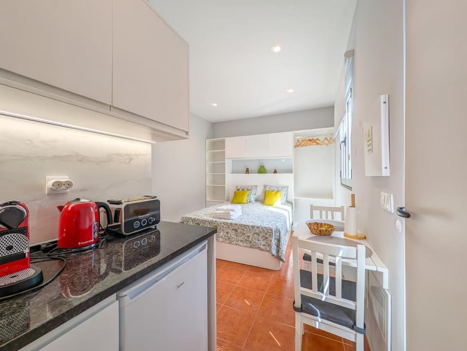 Coffee/tea facilities, Dining area, oven