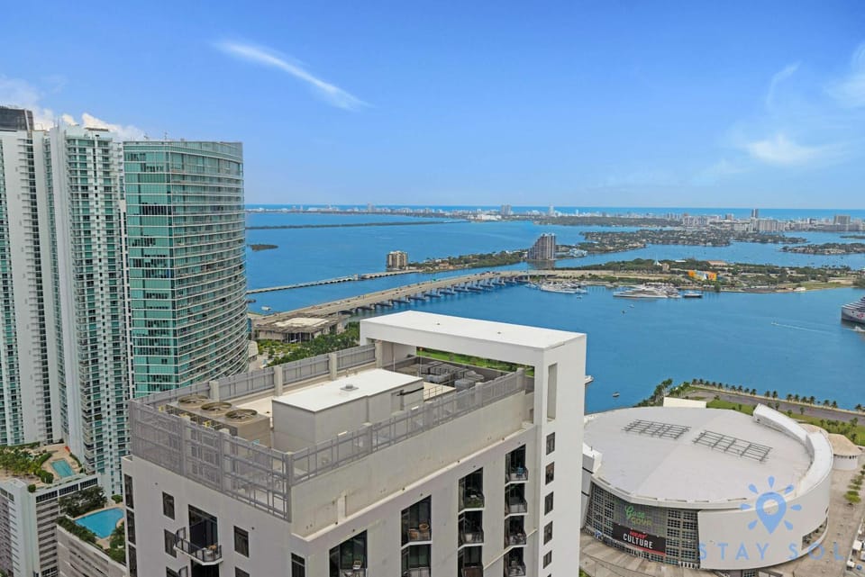 1 BR - City Views Gym & Pool Apartment in Miami