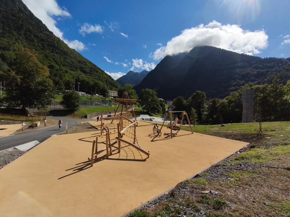 Studio vue montagnes RDC piscine Apartment in Cauterets