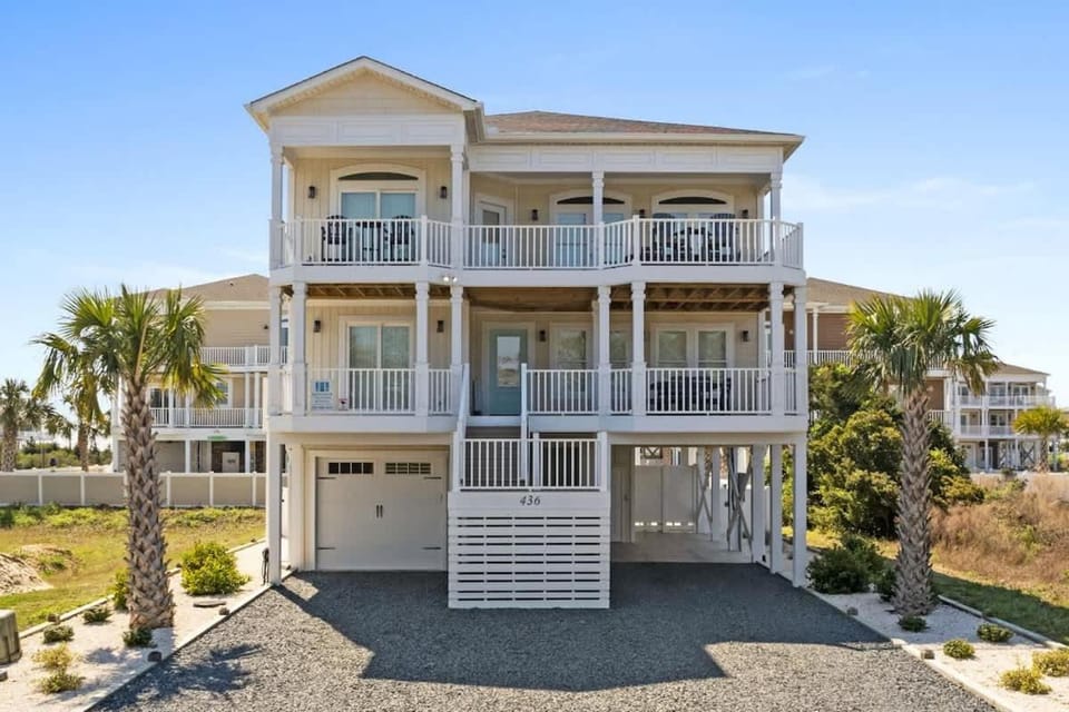 A Shore Thing at Ocean Isle Beach, 5 bedroom 5 bathroom, private pool and spa House in Ocean Isle Beach