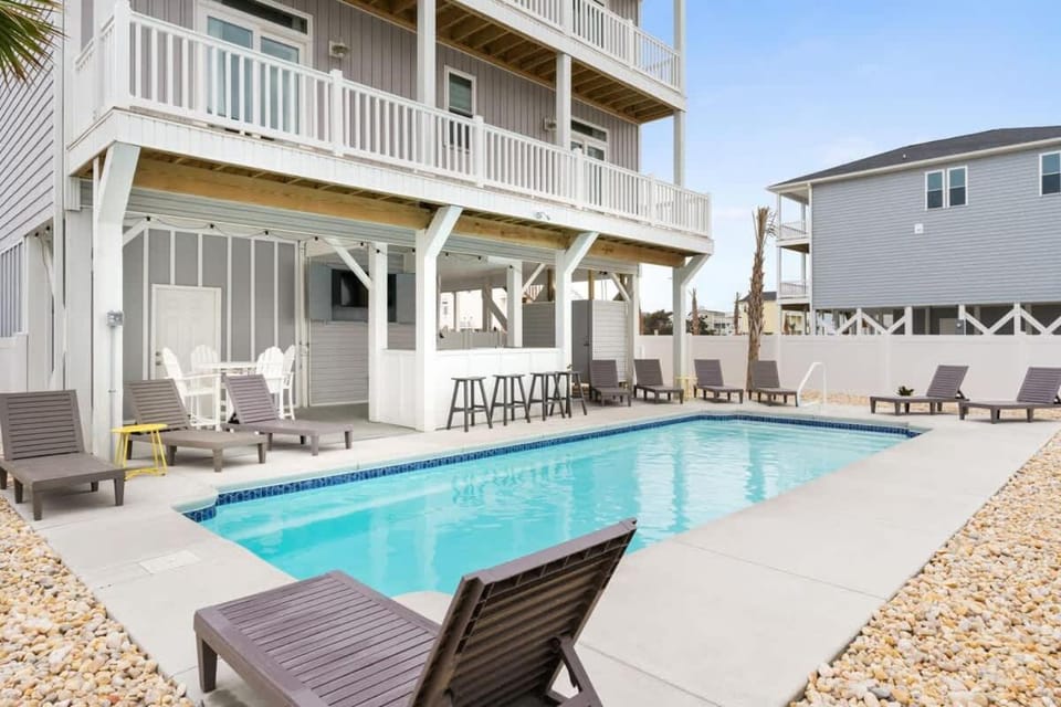 A Sunny Daze Ocean Views, Elevator, Heated Pool 5bd 5ba! House in Ocean Isle Beach