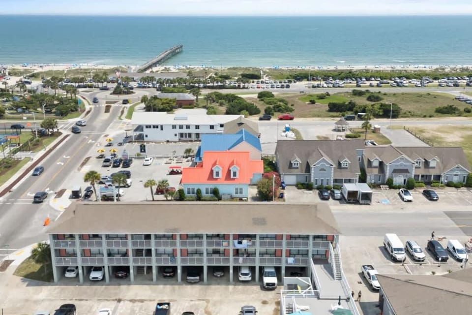 The Surf Rider by Brunswick Vacation Rentals - 1BR Condo with Pool Access in OIB House in Ocean Isle Beach
