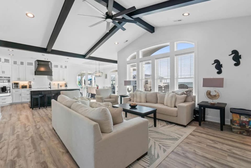 The Grand View 5bedrooms 5 Ba, Elevator, Heated Pool House in Ocean Isle Beach
