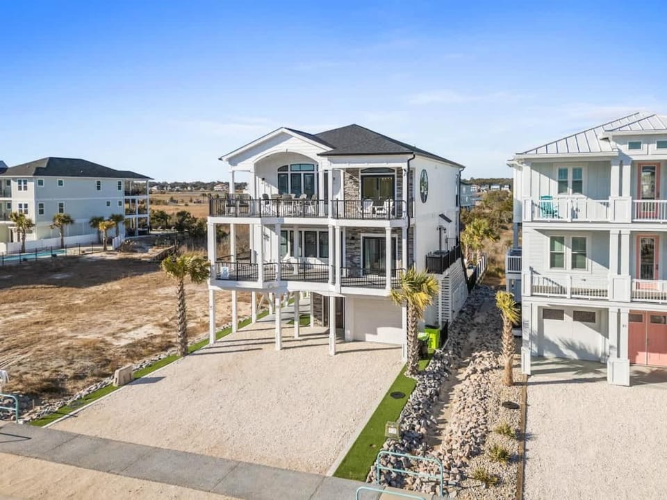 The Grand View 5bedrooms 5 Ba, Elevator, Heated Pool House in Ocean Isle Beach