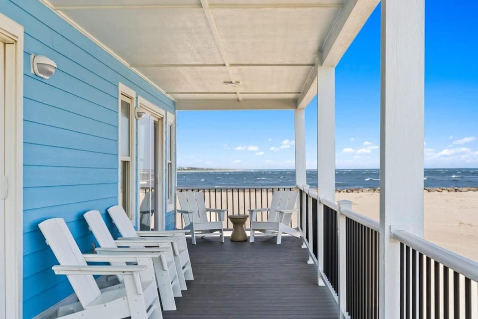 Ocean Front, Pet Friendly with AMAZING Views in Ocean Isle Beach House in Ocean Isle Beach