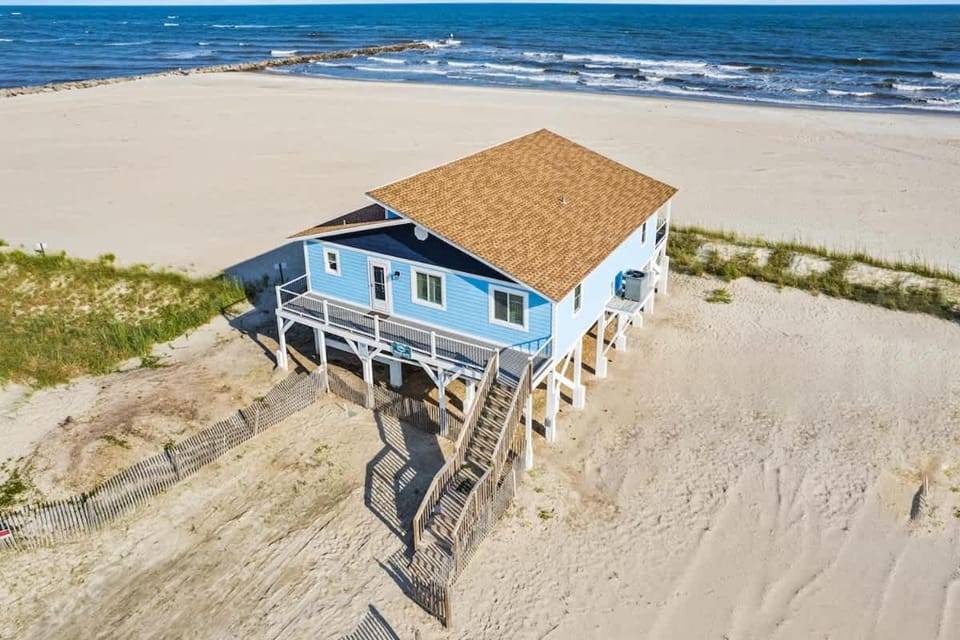 Ocean Front, Pet Friendly with AMAZING Views in Ocean Isle Beach House in Ocean Isle Beach
