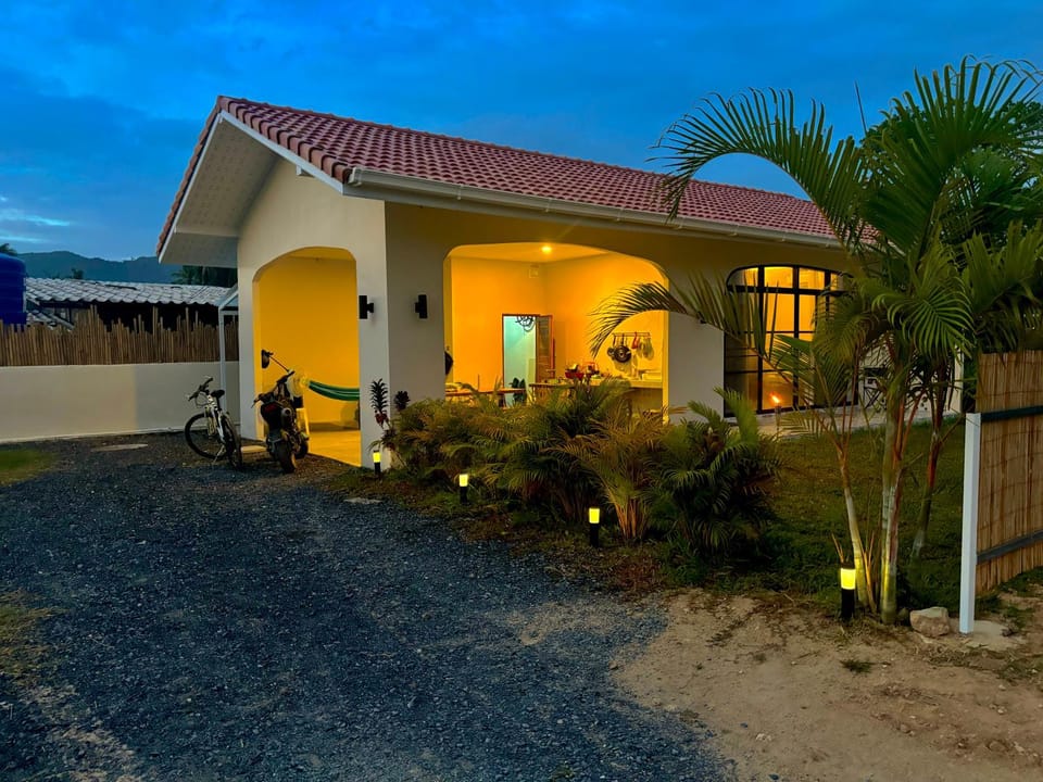Property building, Garden, Garden view, Parking