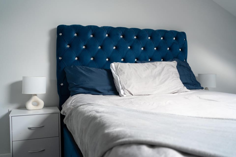 The luxe by Viennese Aparts 2 Bedroom! Apartment in Bradford